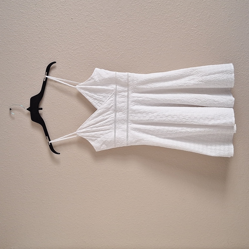 Jun & Ivy Dress with spaghetti straps and lining L white with embroidered flower